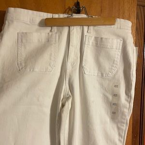 White wide leg mid rise wide leg denim pants.